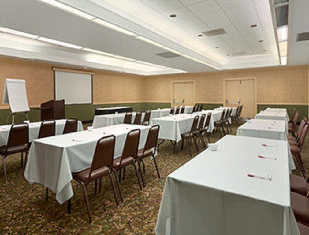 Ramada Burlington Hotel And Conference Center Exterior photo