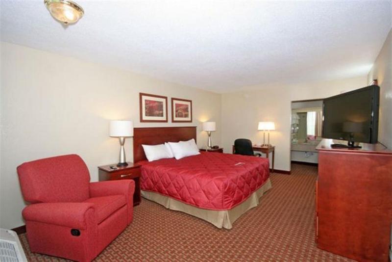 Ramada Burlington Hotel And Conference Center Exterior photo