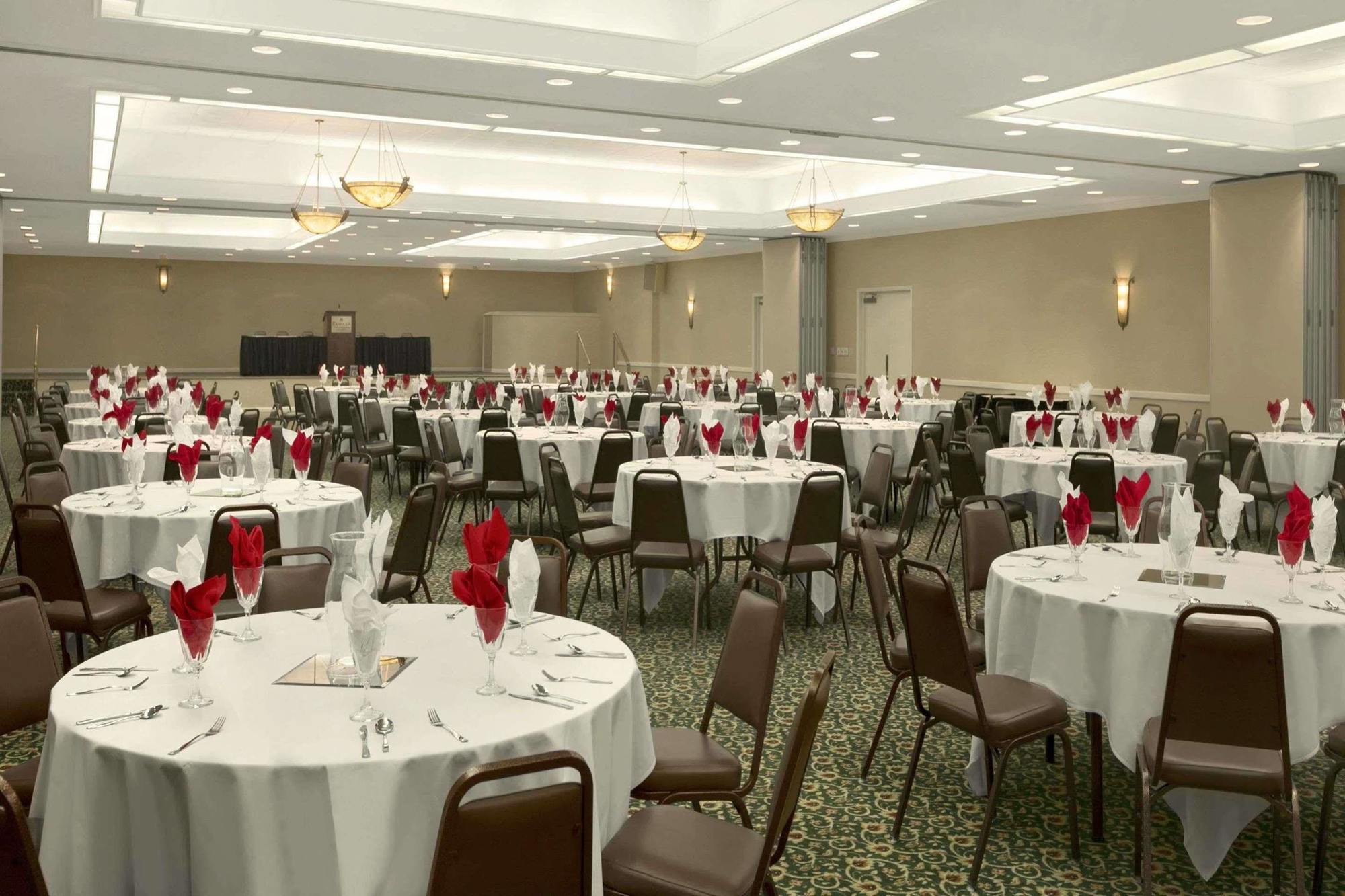 Ramada Burlington Hotel And Conference Center Exterior photo