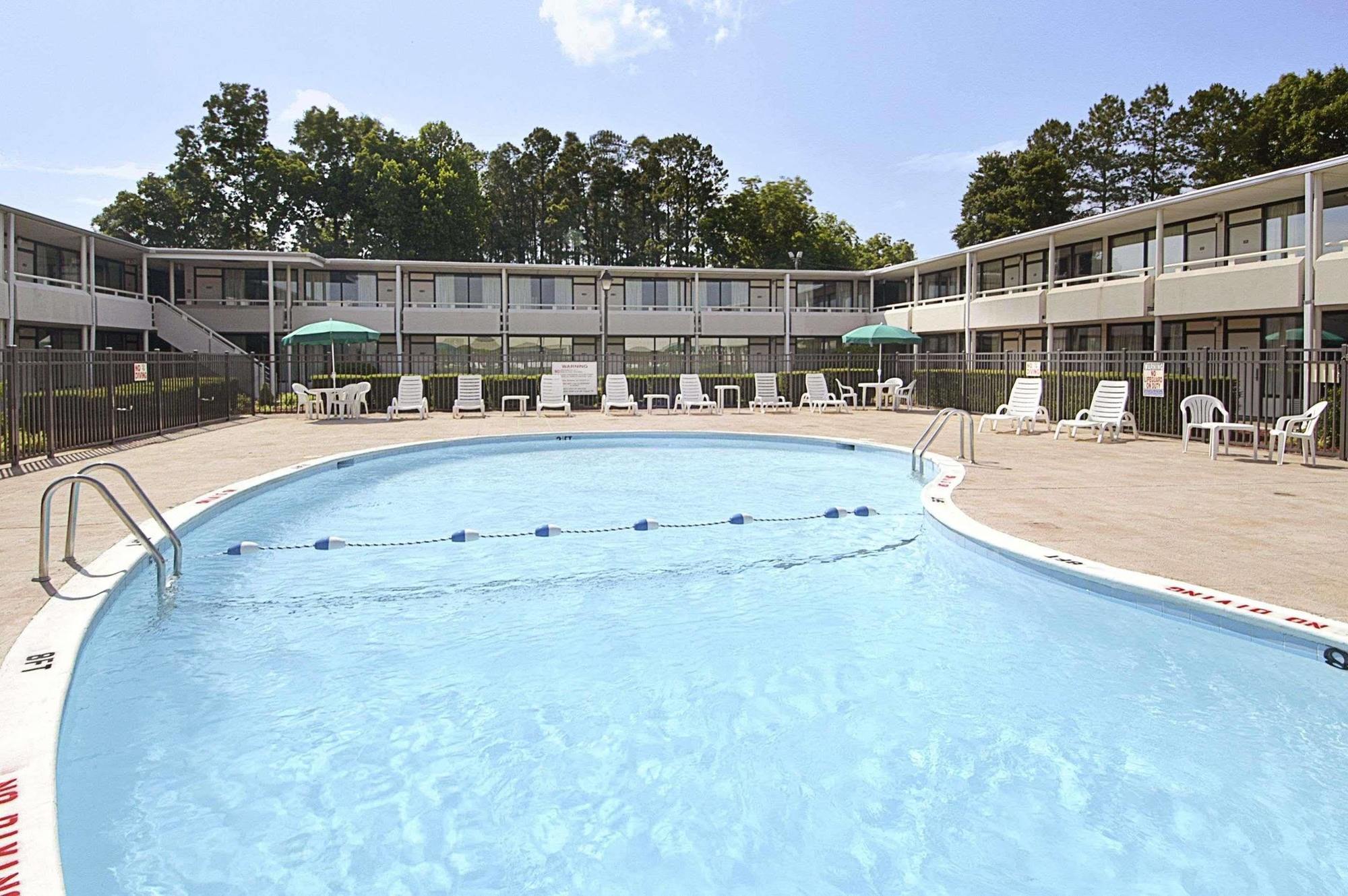 Ramada Burlington Hotel And Conference Center Facilities photo